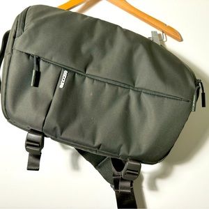 Incase crossbody work bag. Great condition